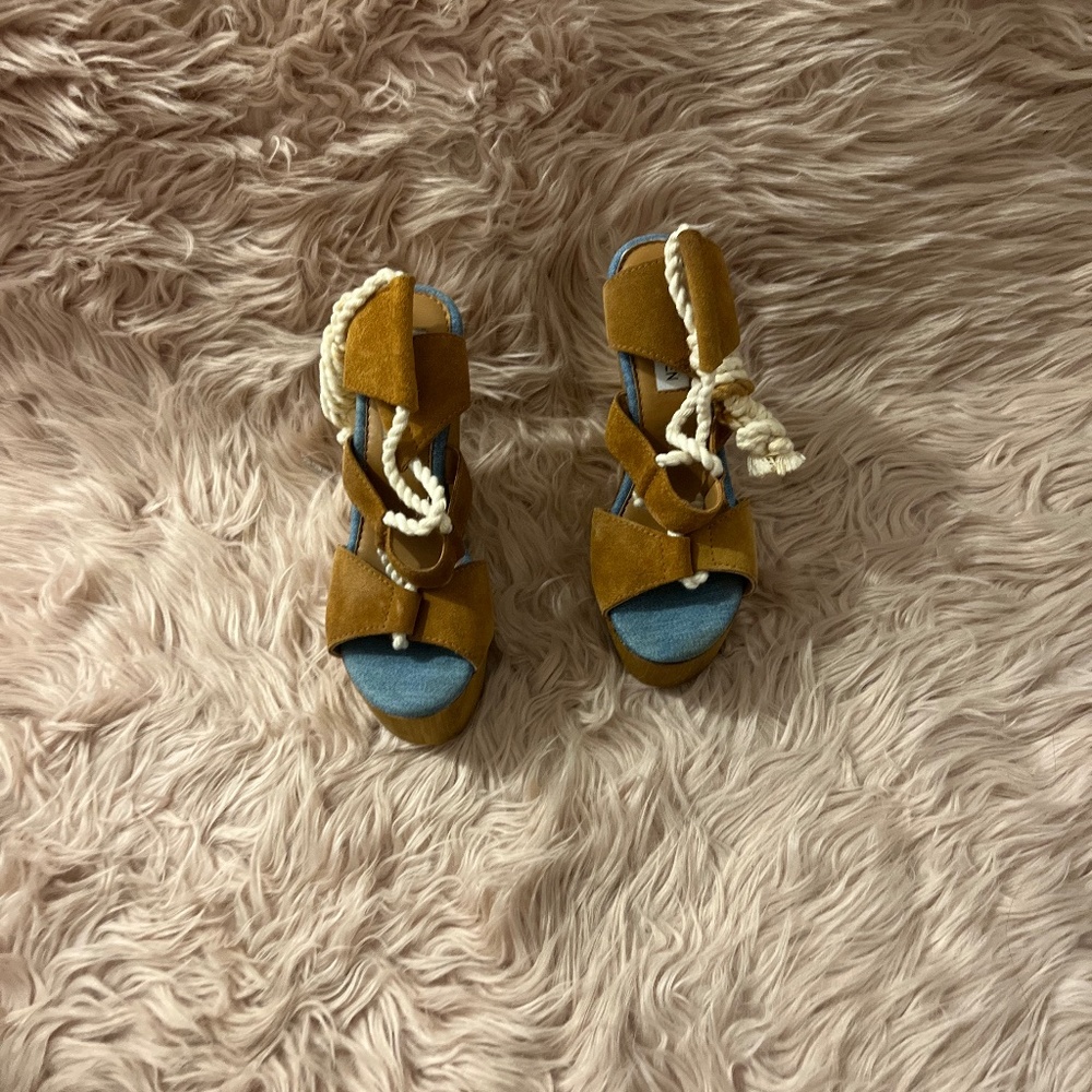 Steve Madden Sail Boat Wedge Heels Size 6